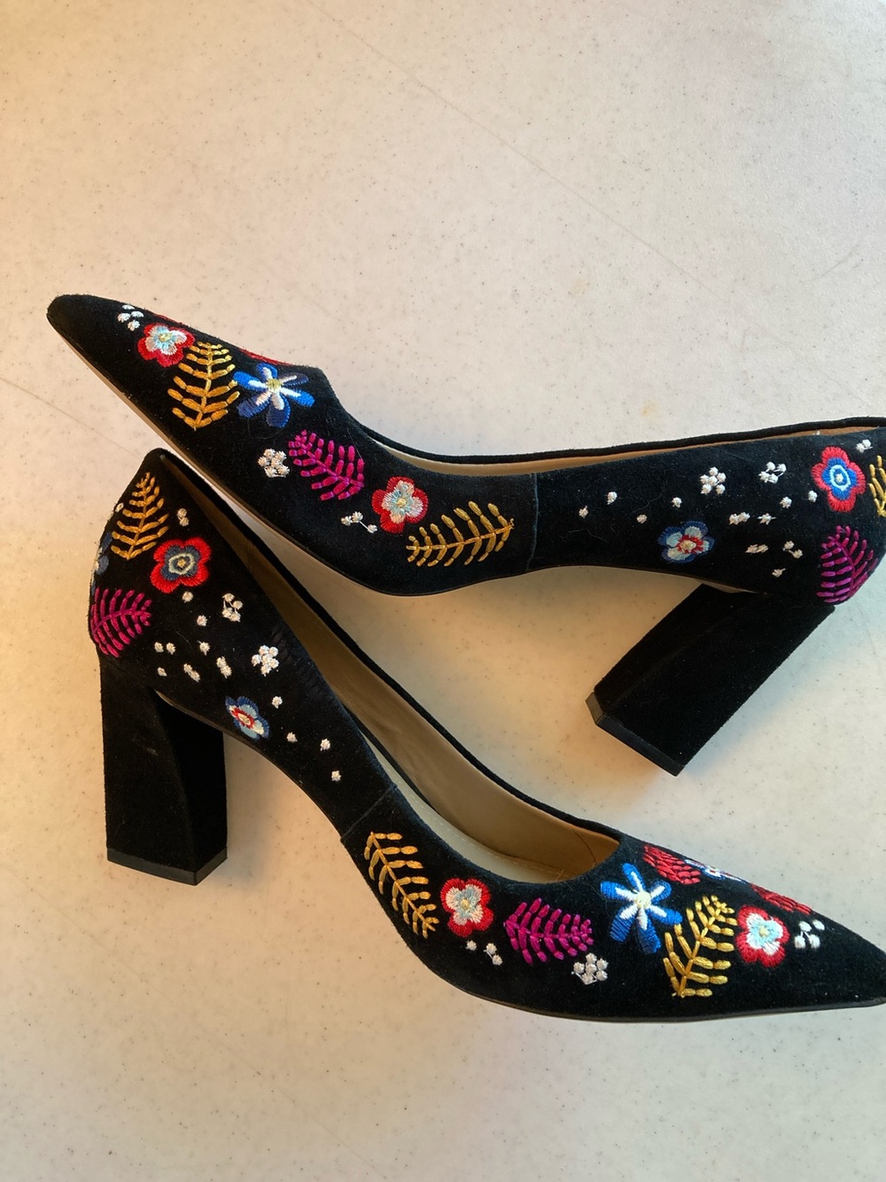 NWOT Gunmetal Leather Black Embroidered Heel Pumps with Multicolor Floral Detail